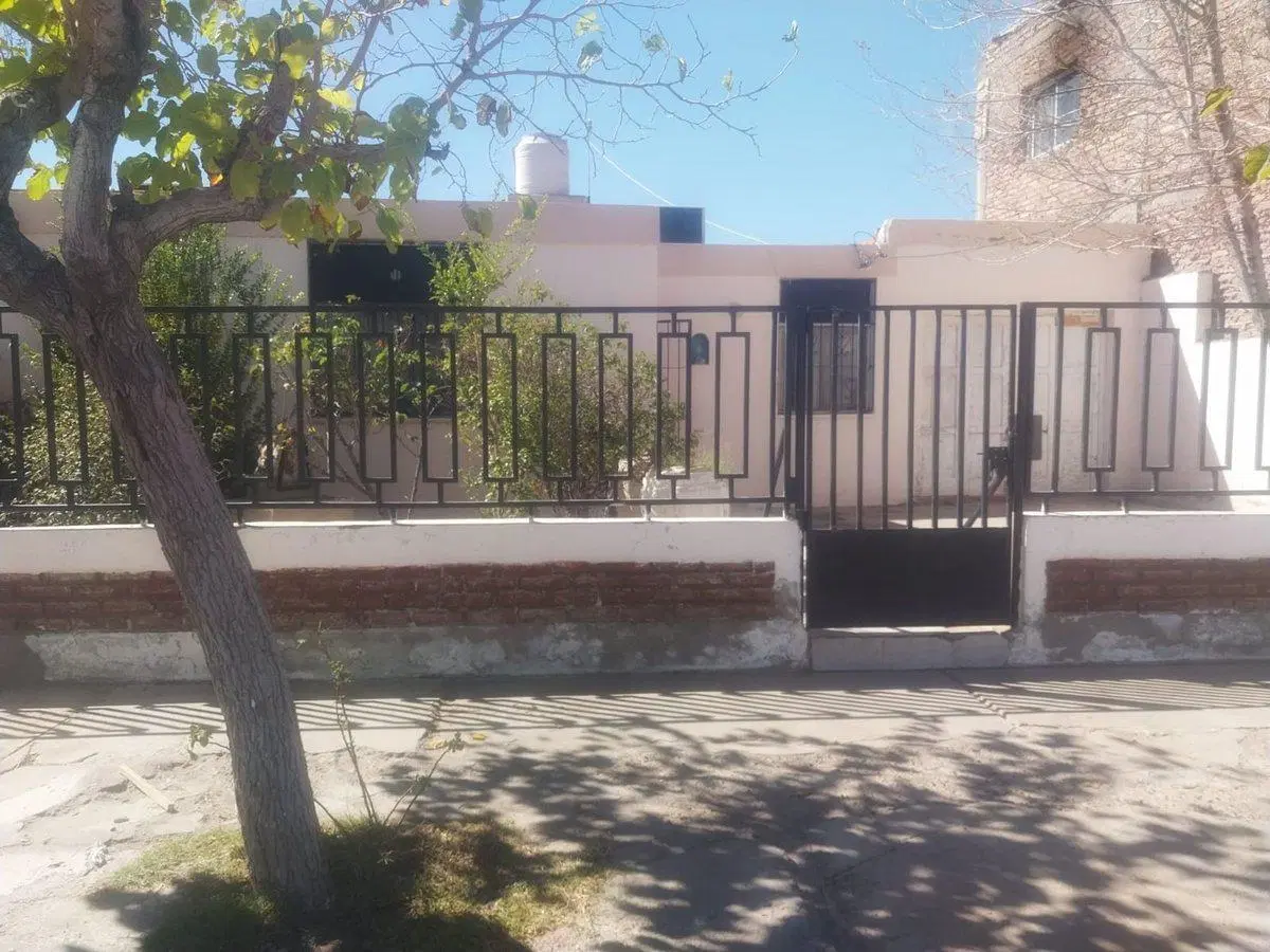 CASA CON DEPARTAMENTO. B° SANTA CRUZ, CHIMBAS 2
