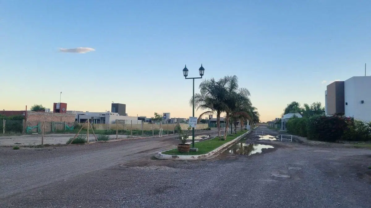 Lote de 702m2. B° Privado Valle Parral. Marquesado 2