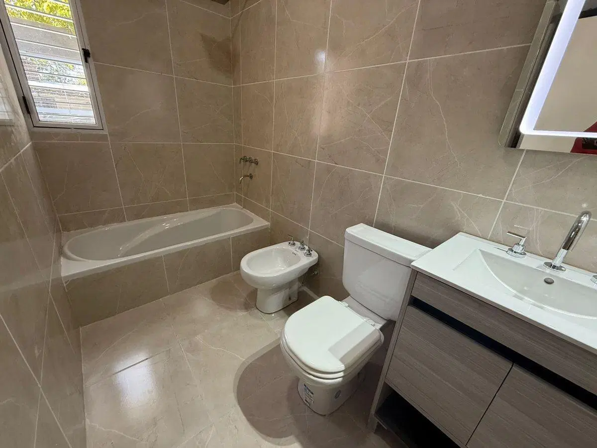 CASA DE 3 HABITACIONES, 2 BAÑOS. CAPITAL 8