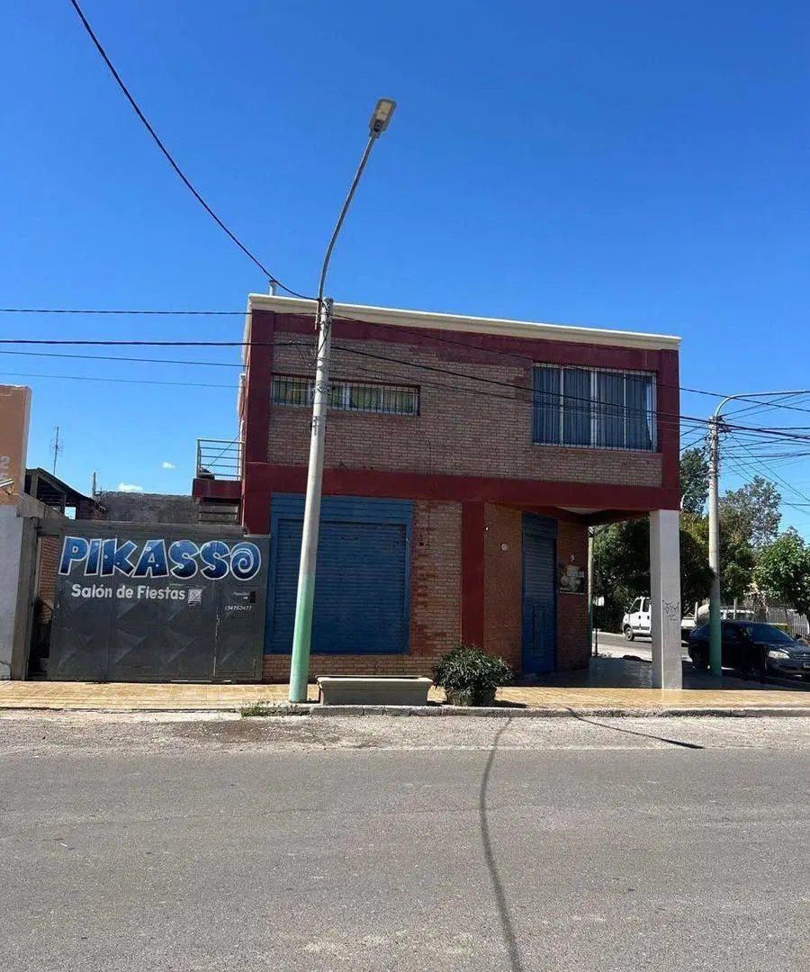 VENTA SALON COMERCIAL MAS DEPARTAMENTO. RIVADAVIA 4