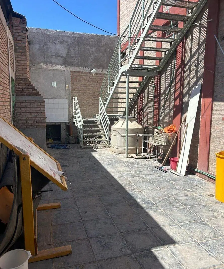 VENTA SALON COMERCIAL MAS DEPARTAMENTO. RIVADAVIA 8