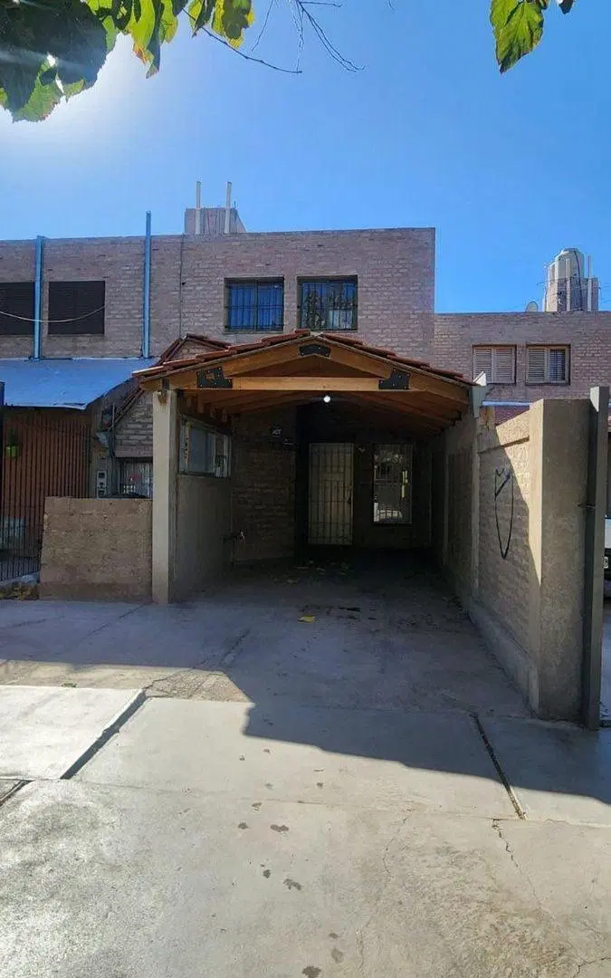 CASA DÚPLEX 3 DORMITORIOS. APTA CRÉDITO. CHIMBAS 4