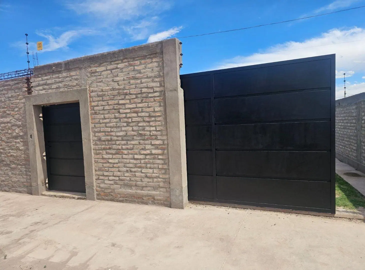 VENTA TERRENO CON PISCINA Y OBRA INICIADA. RAWSON 2