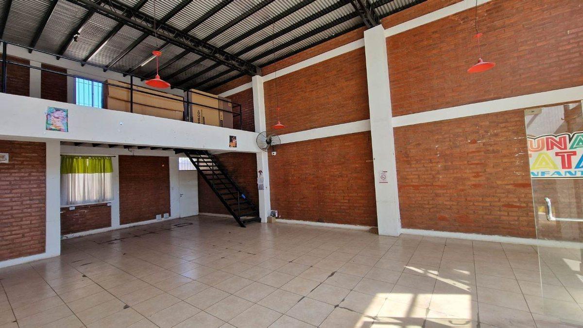 Foto de VENTA LOCAL 2 NIVELES 242 M2 VILLA KRAUSE RAWSON, imagen 5