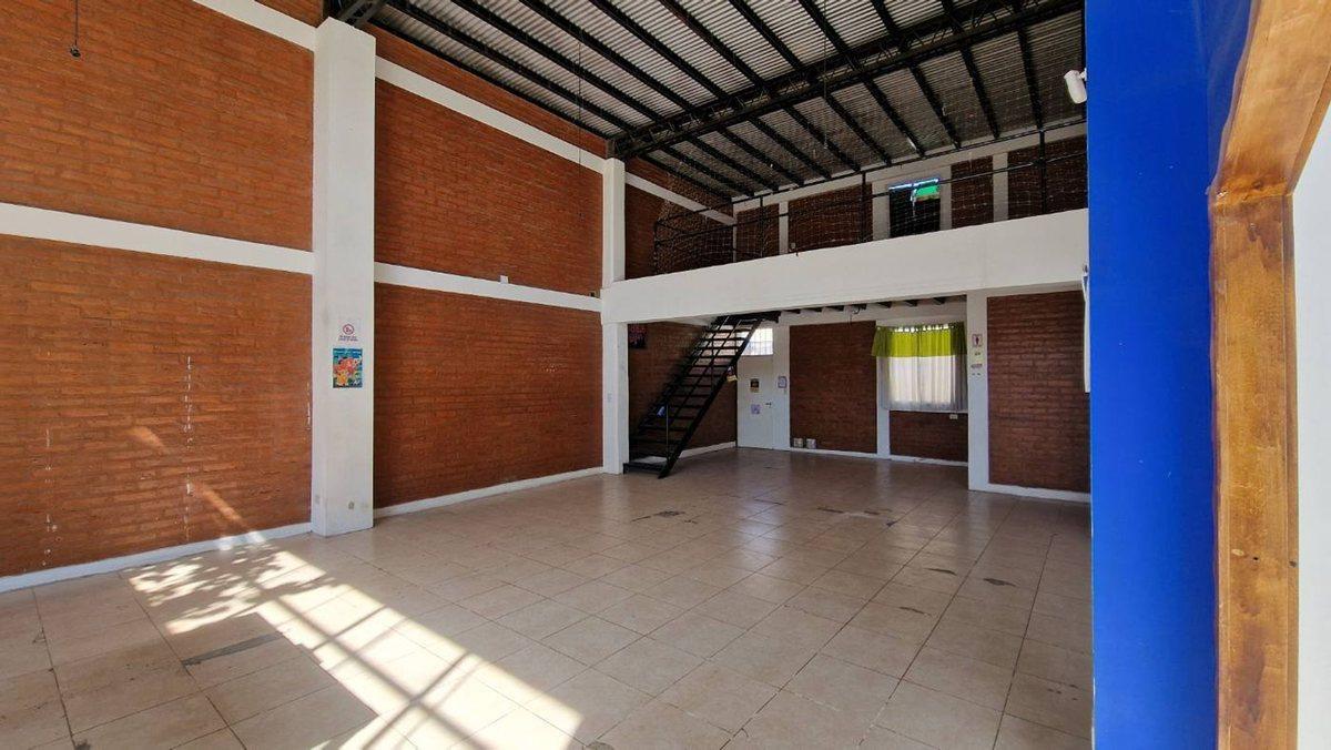 Foto de VENTA LOCAL 2 NIVELES 242 M2 VILLA KRAUSE RAWSON, imagen 4