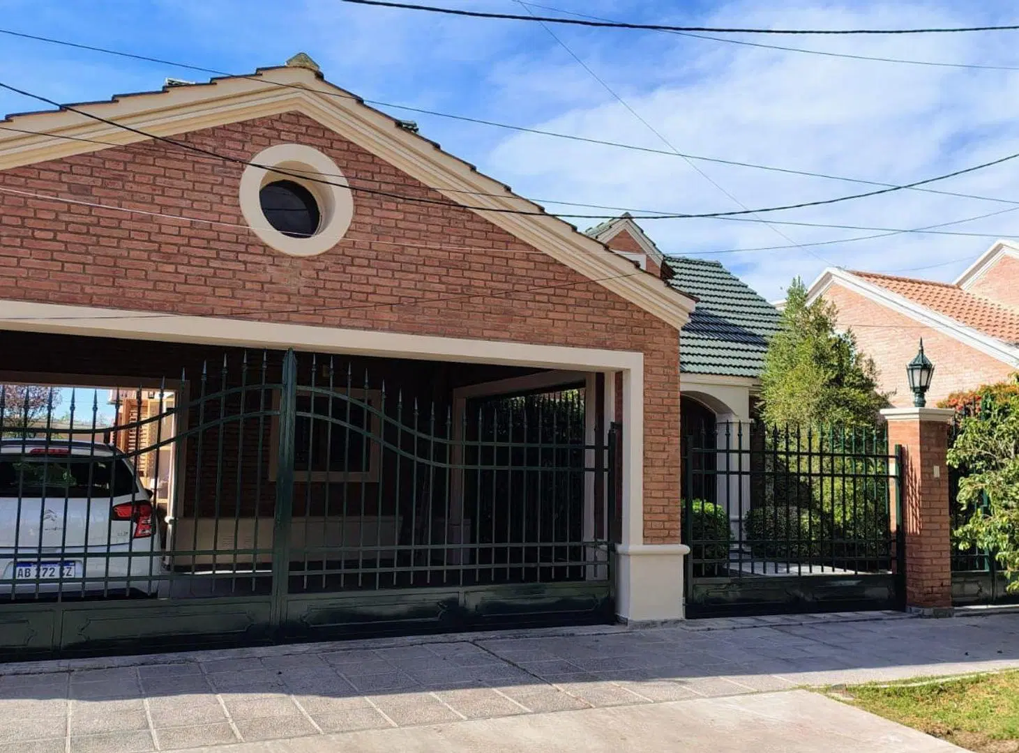 CASA DE DOS PLANTAS. ZONA B° NATANIA VI, RIVADAVIA 1