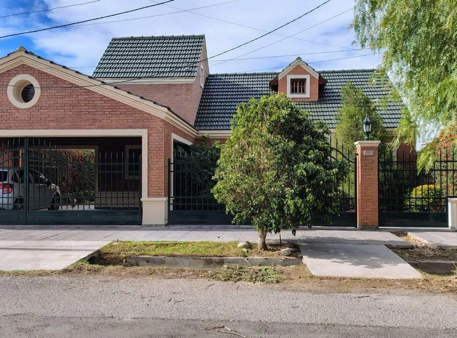 CASA DE DOS PLANTAS. ZONA B° NATANIA VI, RIVADAVIA 2