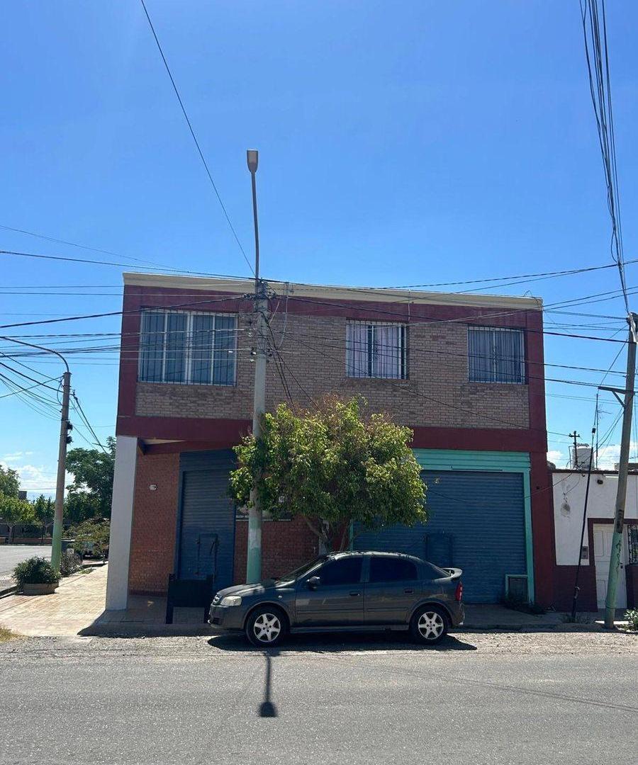 Foto de VENTA SALON COMERCIAL MAS DEPARTAMENTO. RIVADAVIA, imagen 1