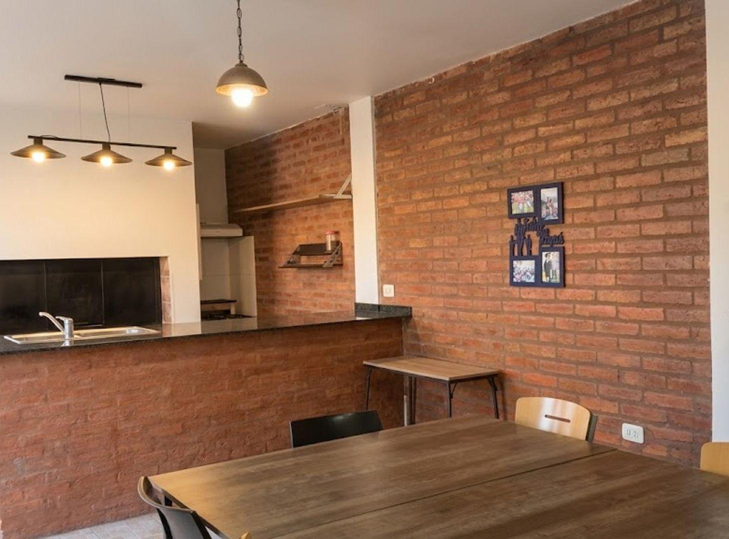 Foto de CASA CON QUINCHO Y PILETA B° PRIVADO SANTA LUCIA, imagen 1