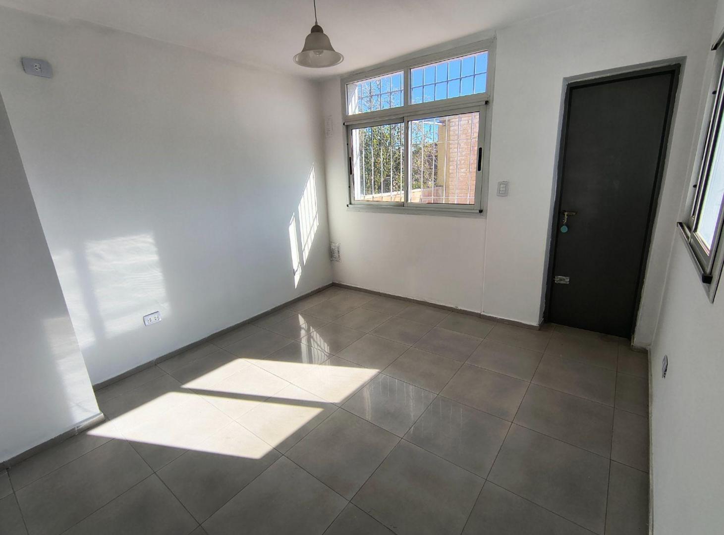 Foto de Complejo con Local Comercial, Casa y Departamentos, imagen 2