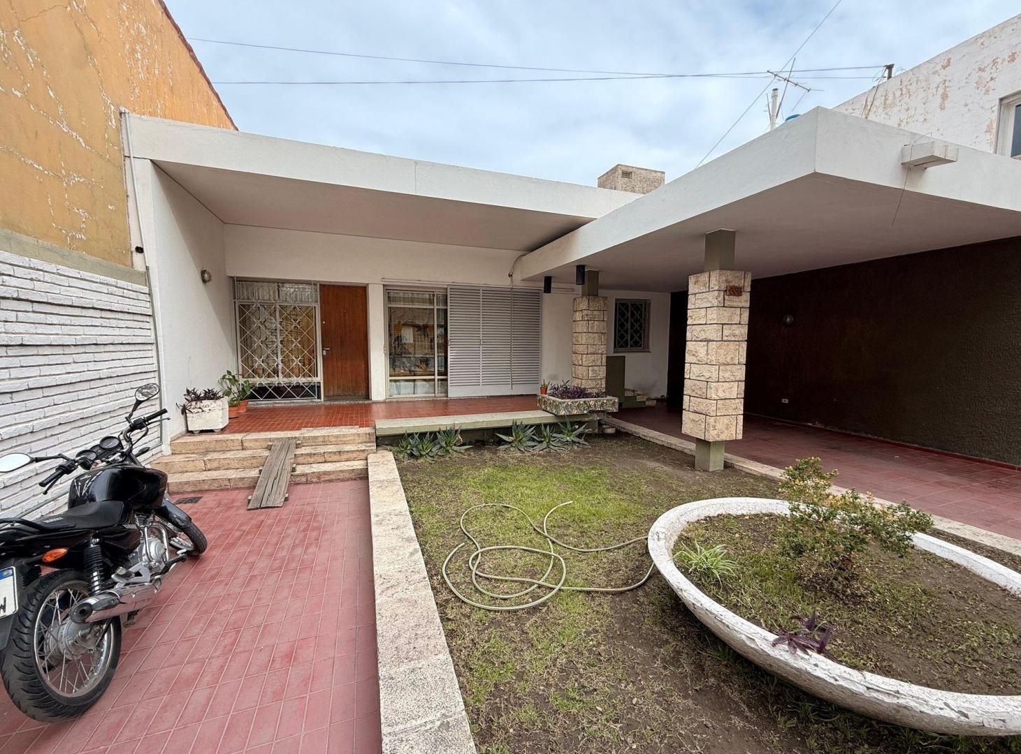 Foto de CASA SOBRE AV. LIBERTADOR. CENTRO, CAPITAL, imagen 2