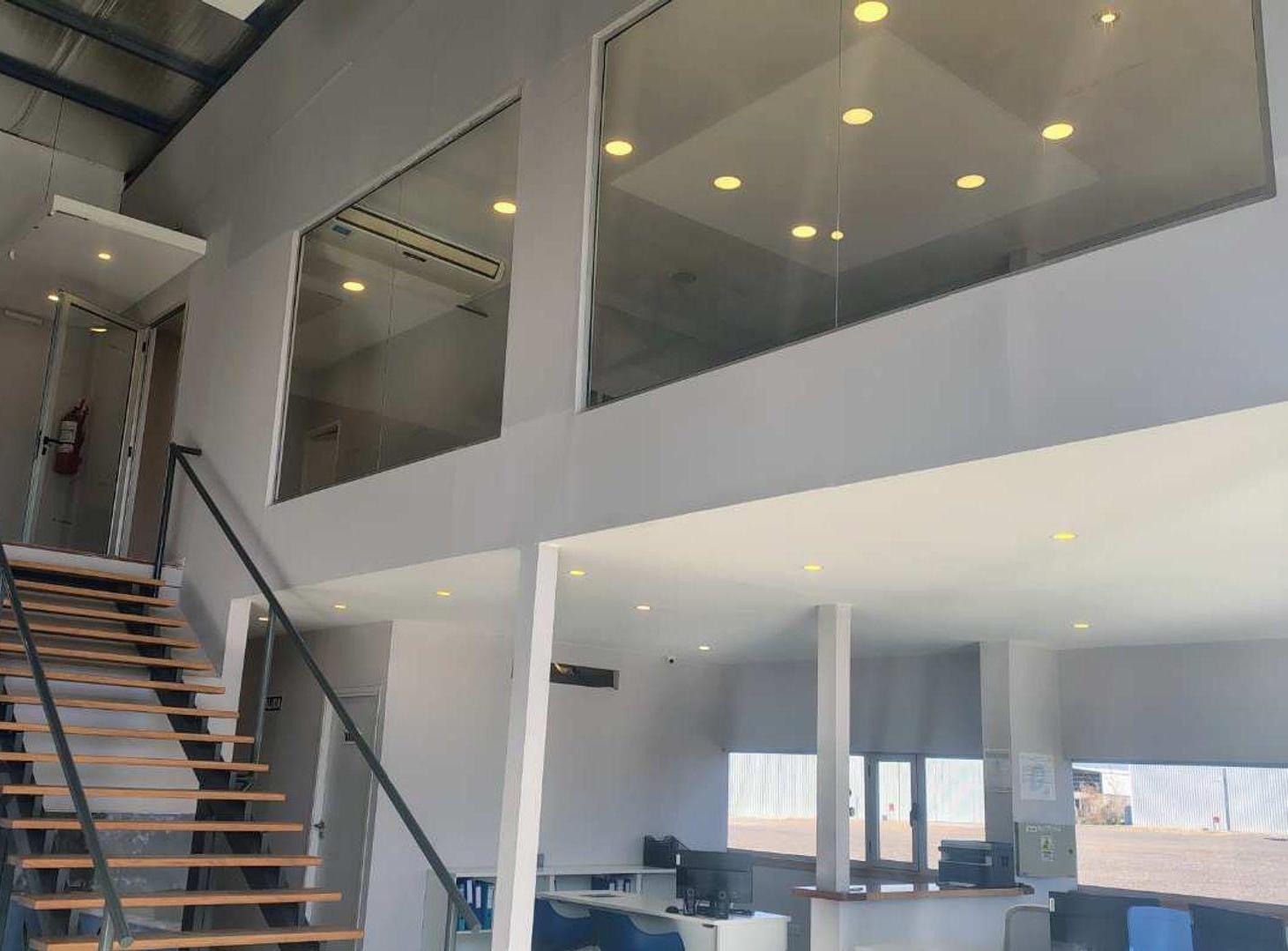 Foto de NAVE INDUSTRIAL CON OFICINAS Y ANEXOS. CHIMBAS, imagen 2