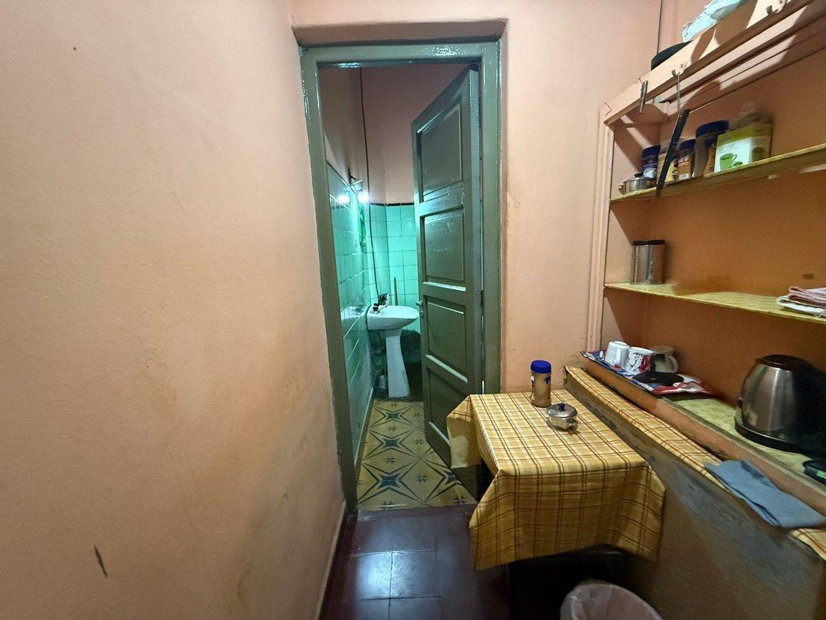 Foto de SALON COMERCIAL MAS GALPON. AV RAWSON, CAPITAL, imagen 5