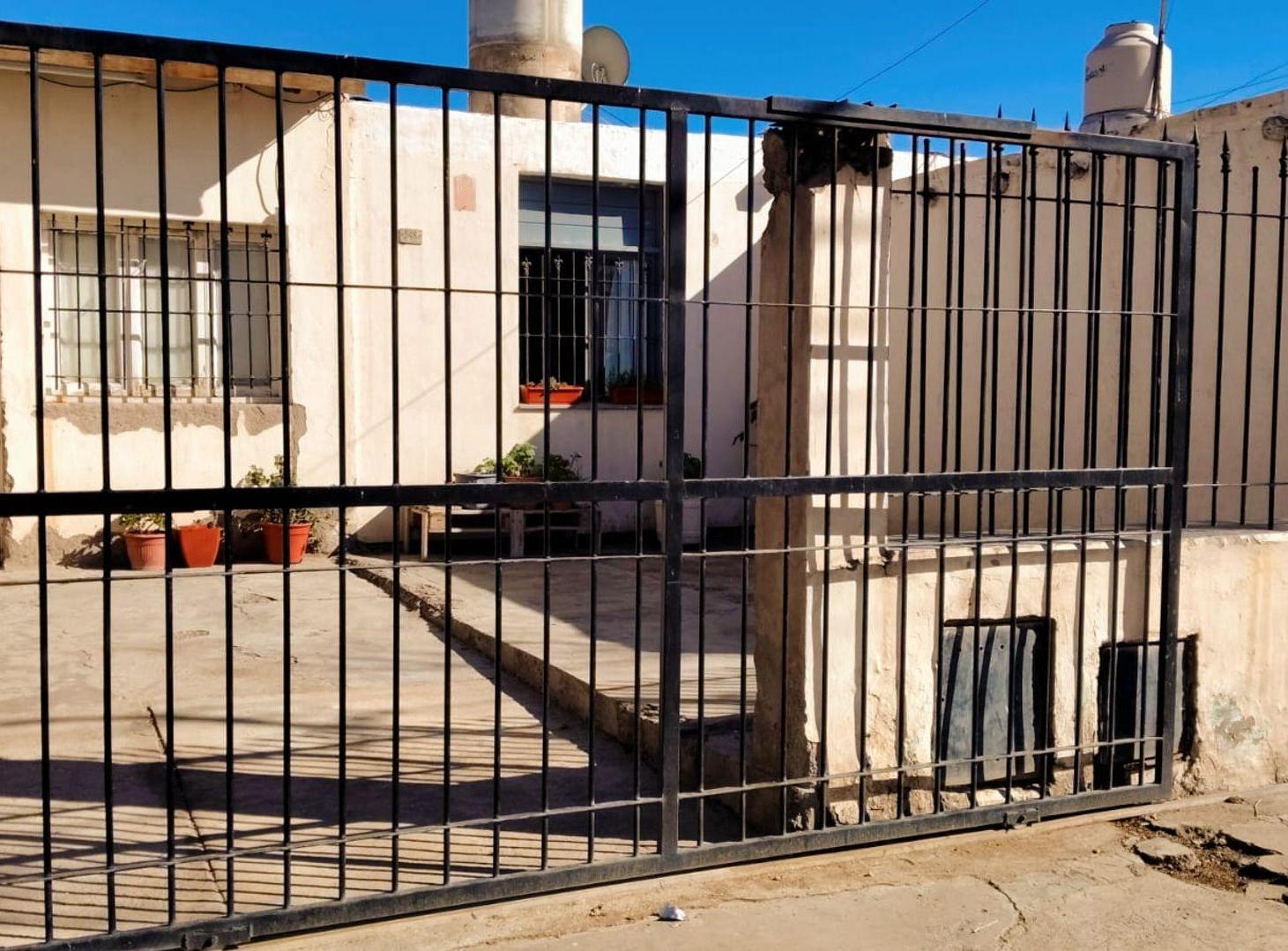 Foto de Casa mas depto. B° Roque Saenz Peña, Santa Lucia, imagen 2