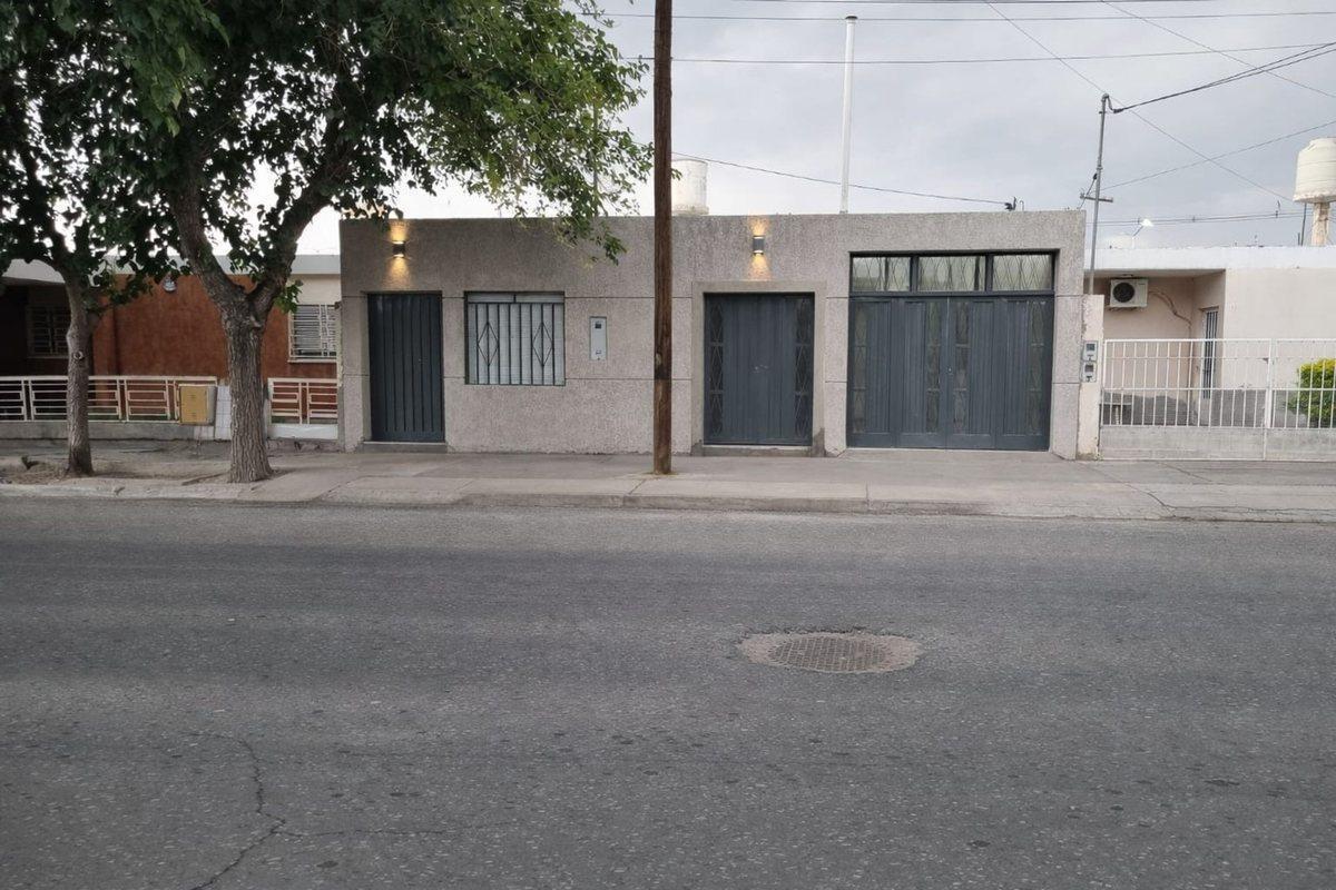 Foto de CASA REFACCIONADA. APTA CREDITO. VILLA KRAUSE, imagen 3