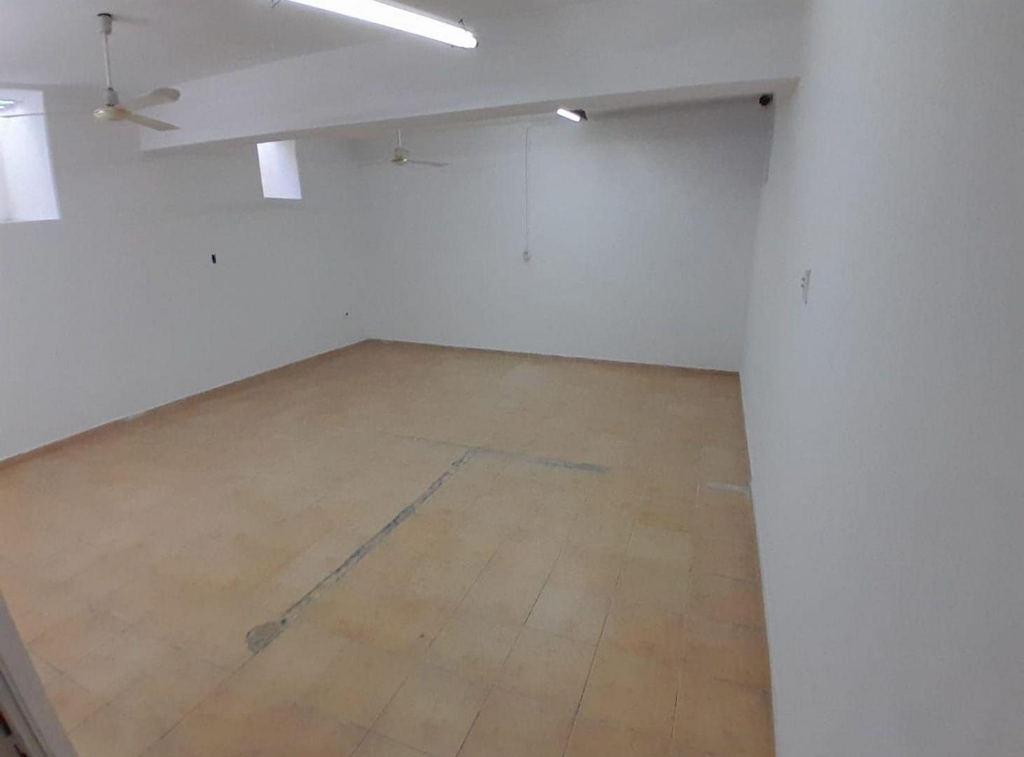 Foto de Local Comercial con Sótano 90m2 Capital, imagen 3