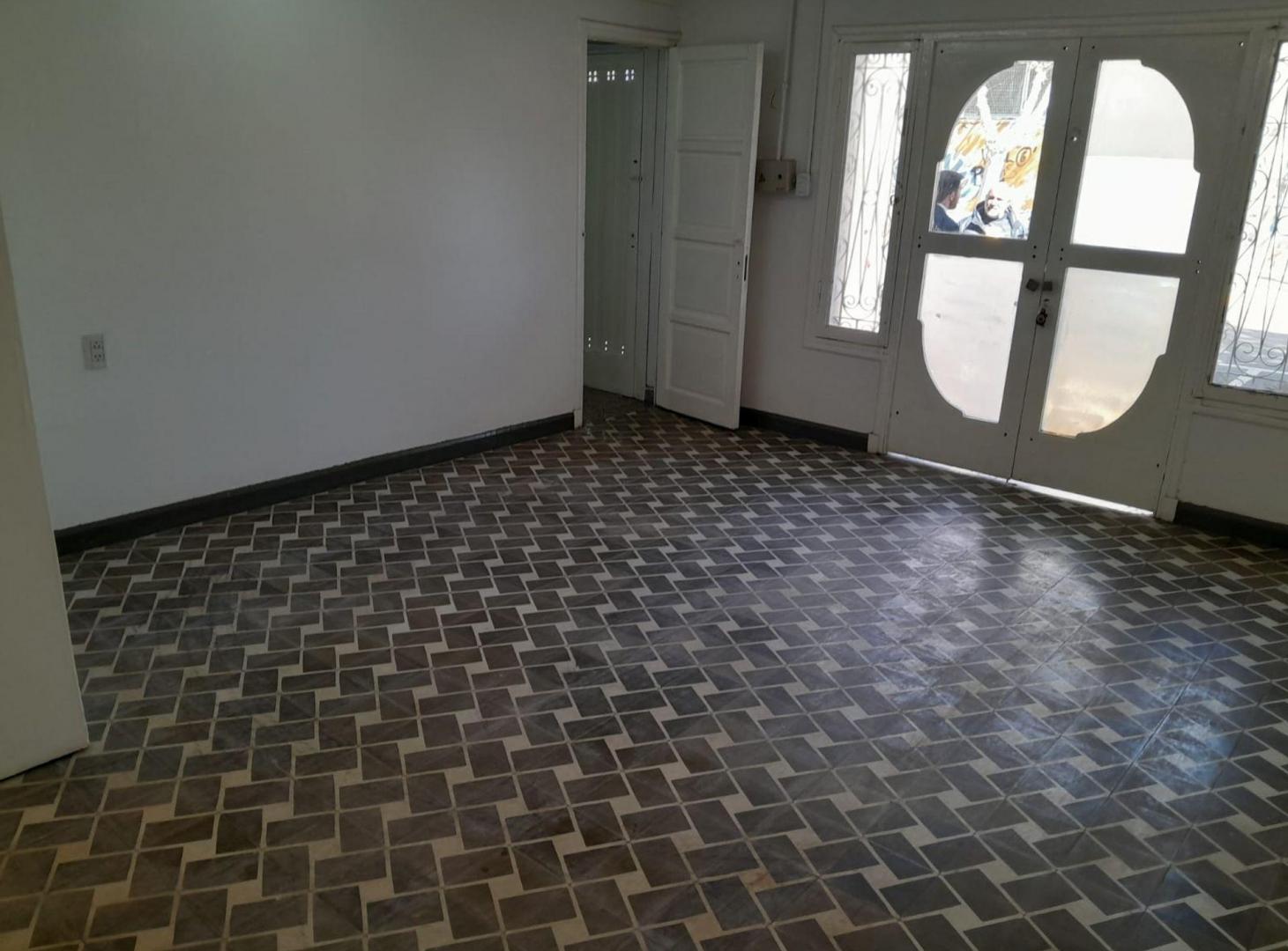 Foto de Local Comercial con Sótano 90m2 Capital, imagen 2