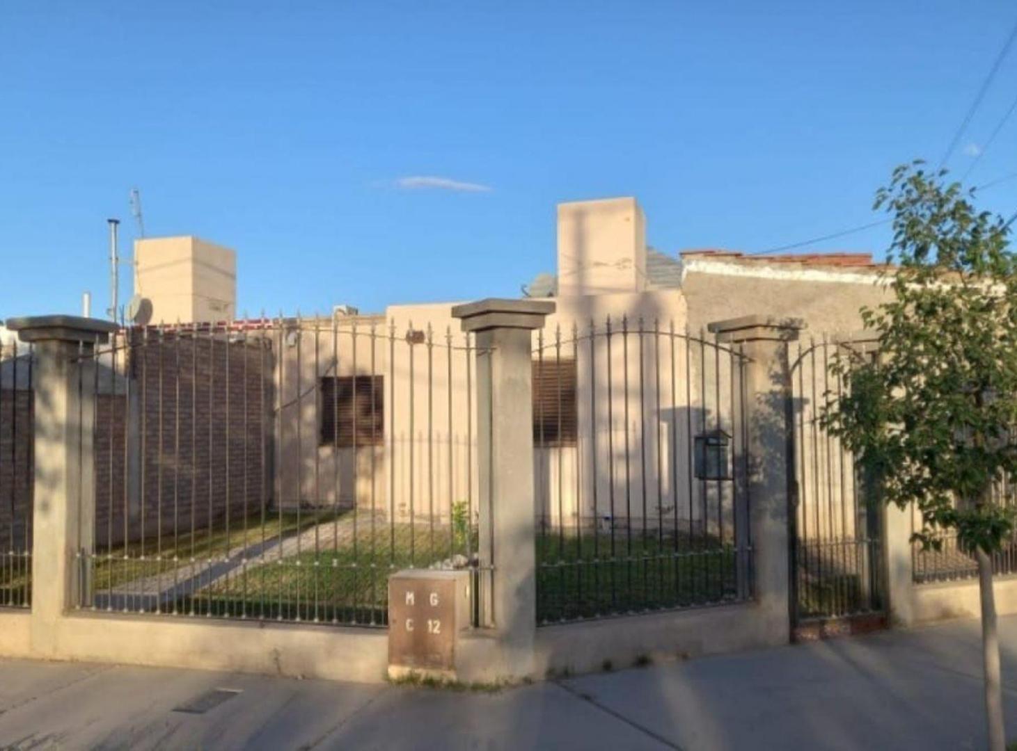 Casa Barrio Lagares, Calle 5 y Gral. Acha, Pocito