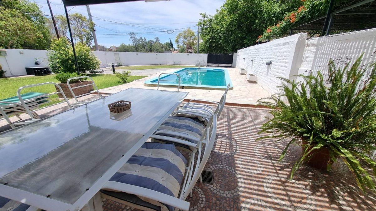 Foto de VENTA - Casa en Rivadavia c/Pileta. 3 Dormitorios., imagen 2