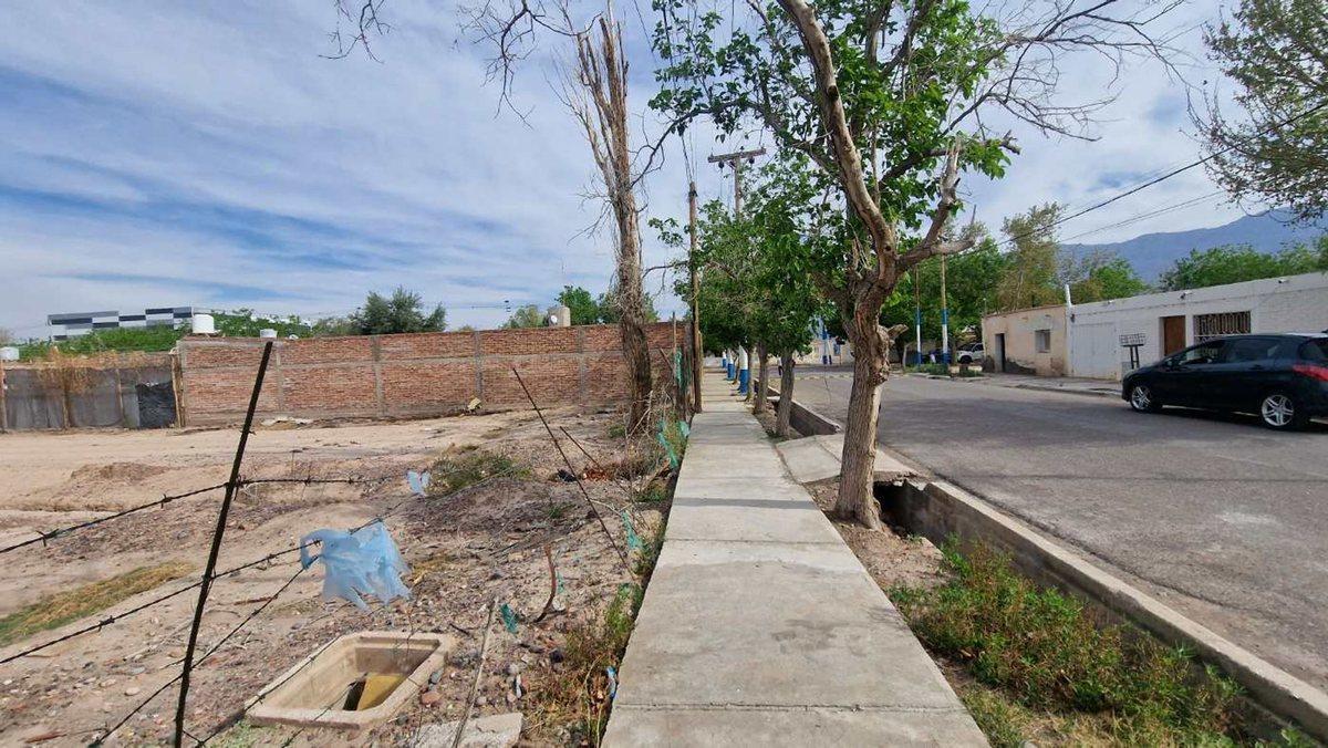 Foto de VENTA GRAN TERRENO 2347 M2 POCITO CENTRO, imagen 4