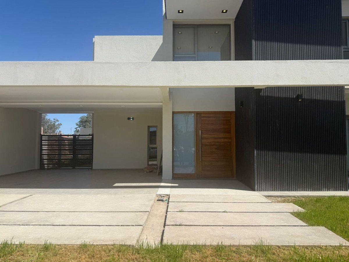 Foto de ALQUILER CASA DE CATEGORIA,A ESTRENAR. SANTA LUCIA, imagen 4