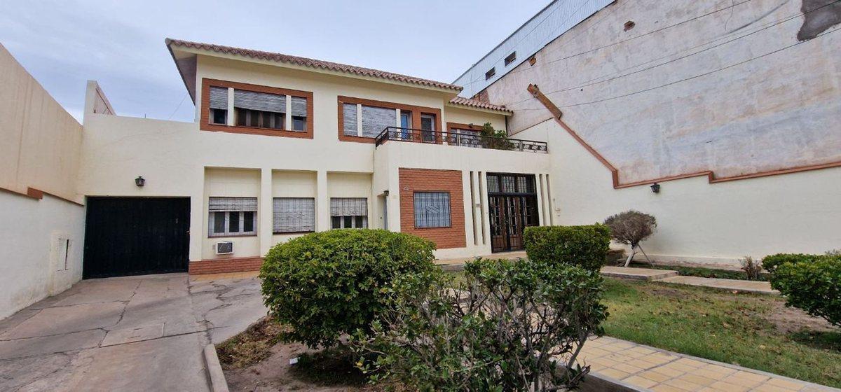 Foto de VENTA CASA Y DEPTO CENTRICO, GRAN TERRENO, CAPITAL, imagen 1