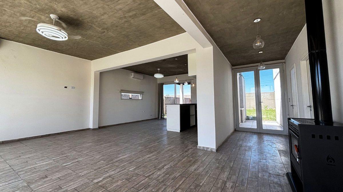 Foto de Casa 3 Hab 3 Baños Pileta Rivadavia B Privado, imagen 3