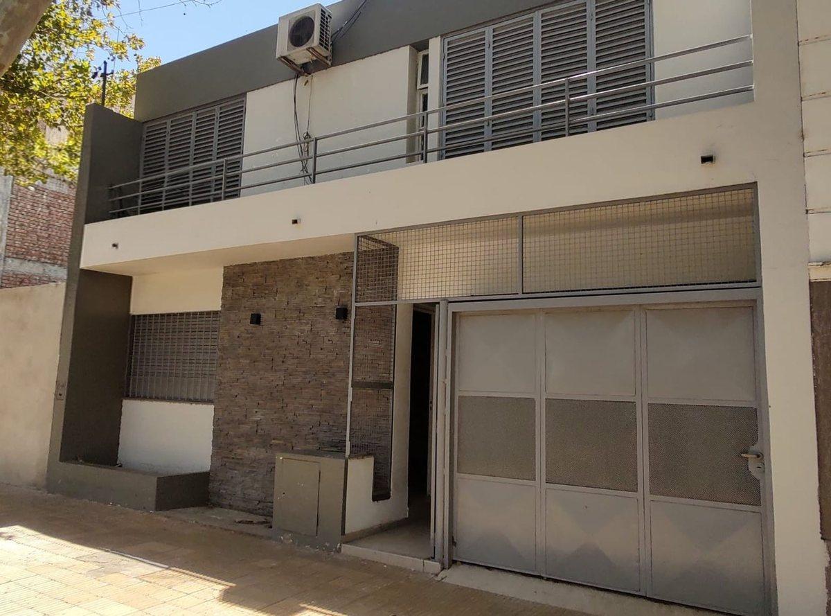 Foto de Casa Céntrica. 3 habitaciones. 2 baños. Capital, imagen 3