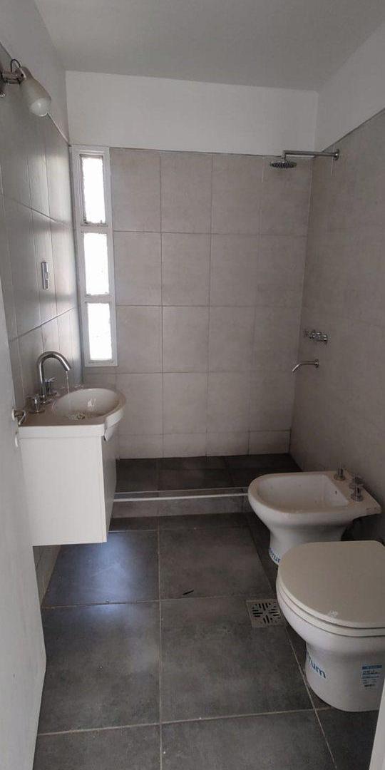 Foto de Casa Céntrica. 3 habitaciones. 2 baños. Capital, imagen 4
