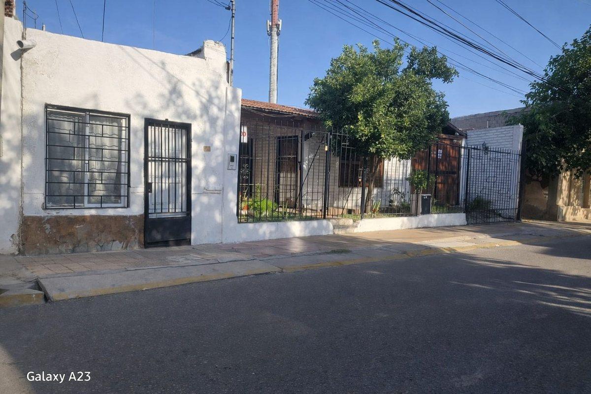 Foto de Casa mas departamento, Zona Centro Civico. Capital, imagen 3