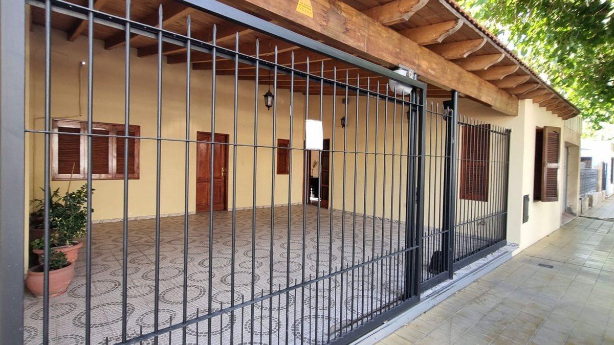 Foto de Casa con pileta. 3 habitaciones. 3 baños. Capital, imagen 5