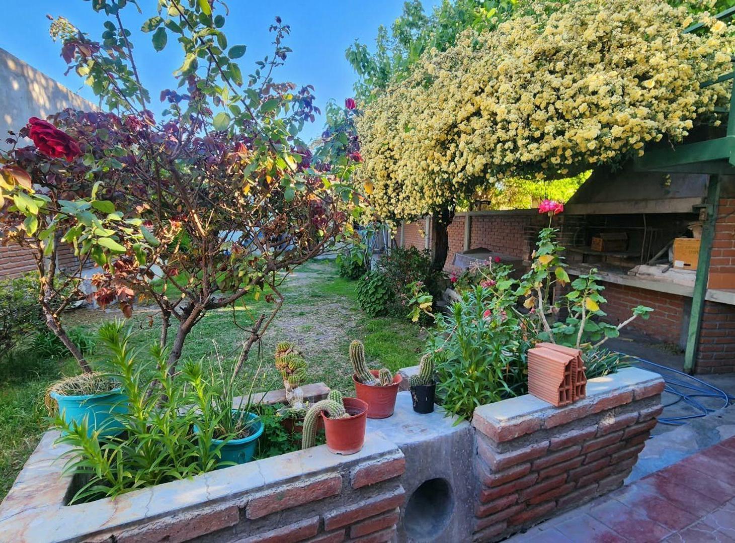Foto de CASA DE DOS PLANTAS. 4 DORM Y 3 BAÑOS. CAPITAL, imagen 3