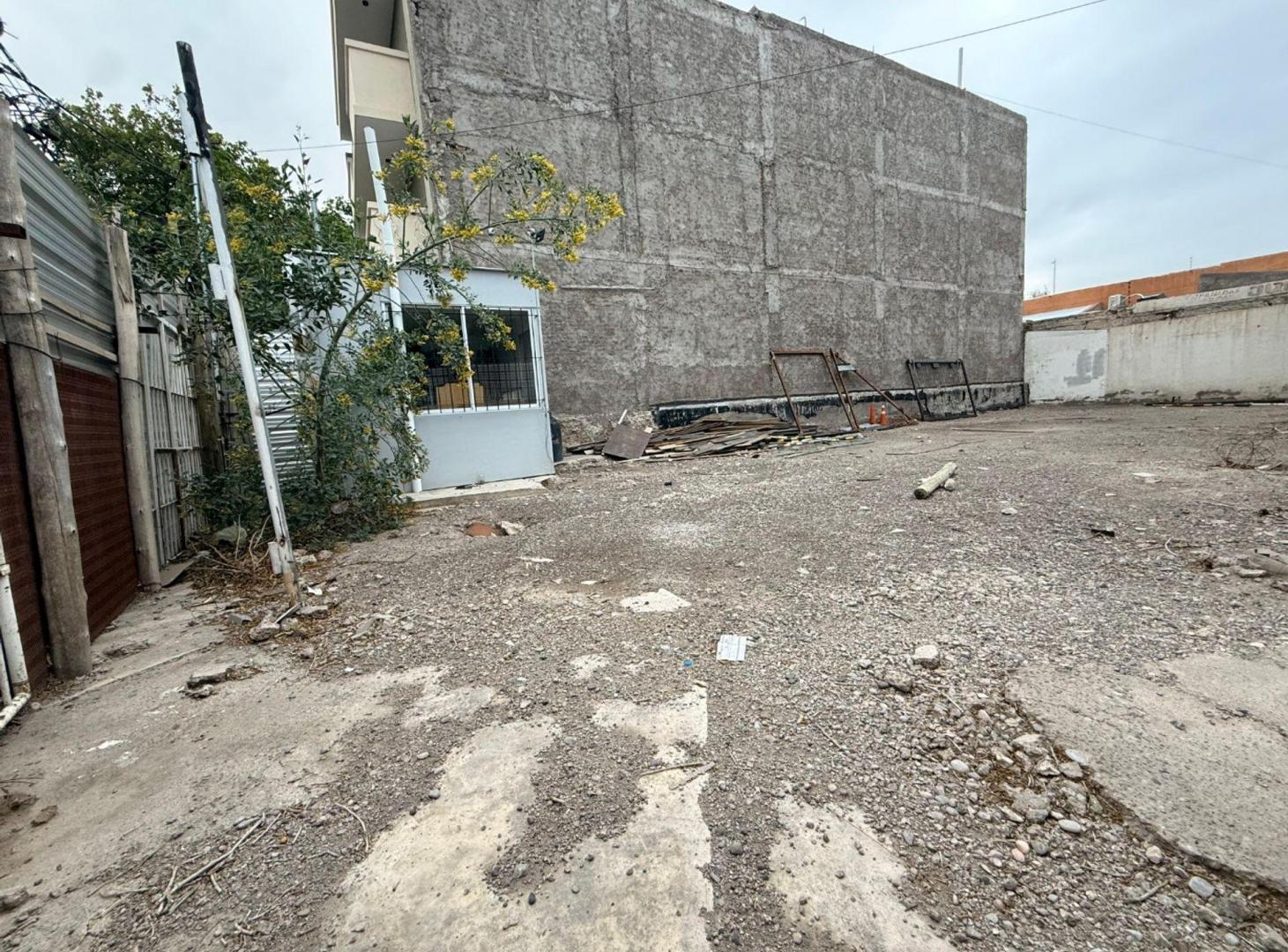 Foto de LOTE ESQUINA FRENTE A LA TERMINAL. 212 M2. CAPITAL, imagen 5