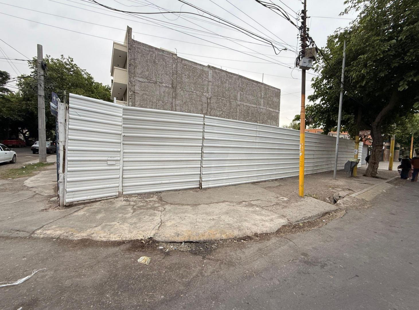 Foto de LOTE ESQUINA FRENTE A LA TERMINAL. 212 M2. CAPITAL, imagen 3