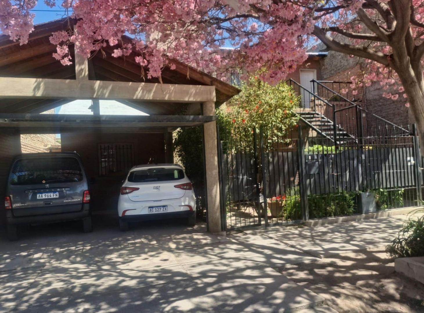 Foto de Casa mas consultorio y departamento. Rivadavia, imagen 1