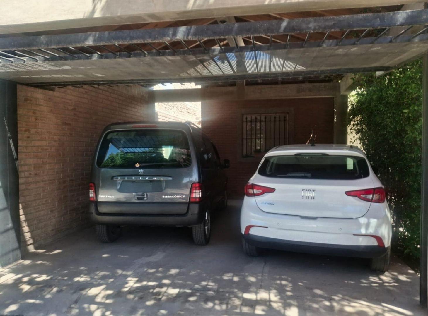 Foto de Casa mas consultorio y departamento. Rivadavia, imagen 2