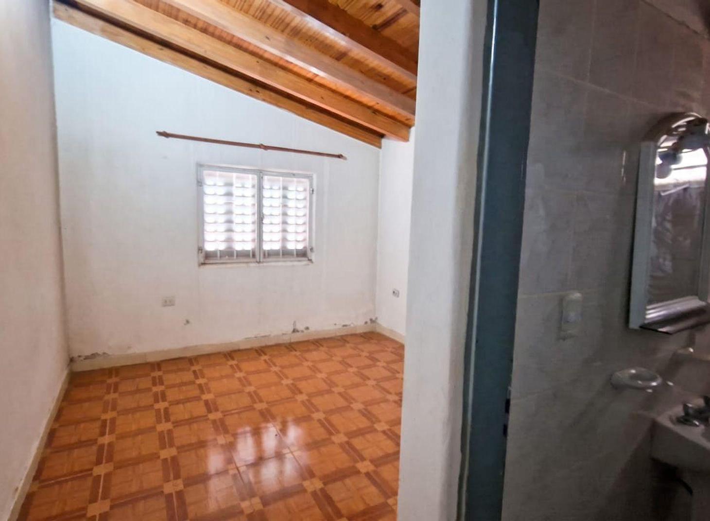 Foto de VENTA CASA DE 4 DORMITORIOS. BARREAL, imagen 3