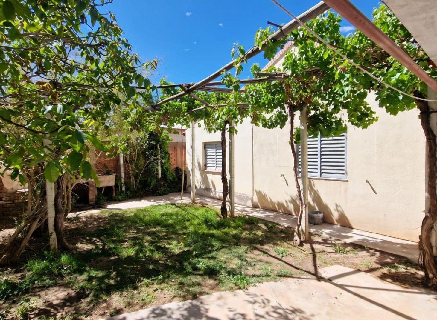 Foto de VENTA CASA DE 4 DORMITORIOS. BARREAL, imagen 5