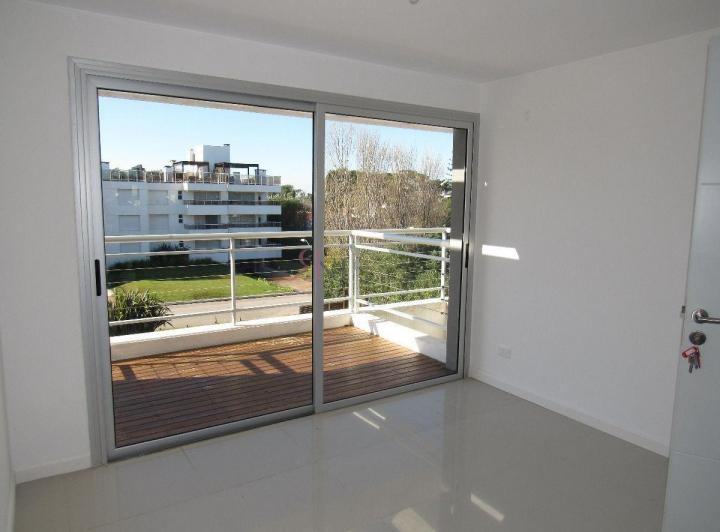 Terraza exclusiva con parrillero 1