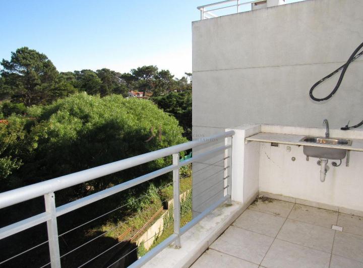 Terraza exclusiva con parrillero 3