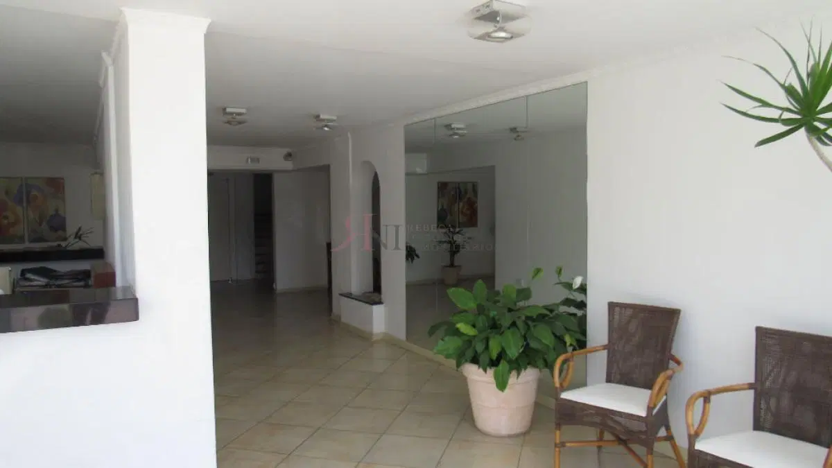 Piso alto con vista parcial a Playa Brava 5