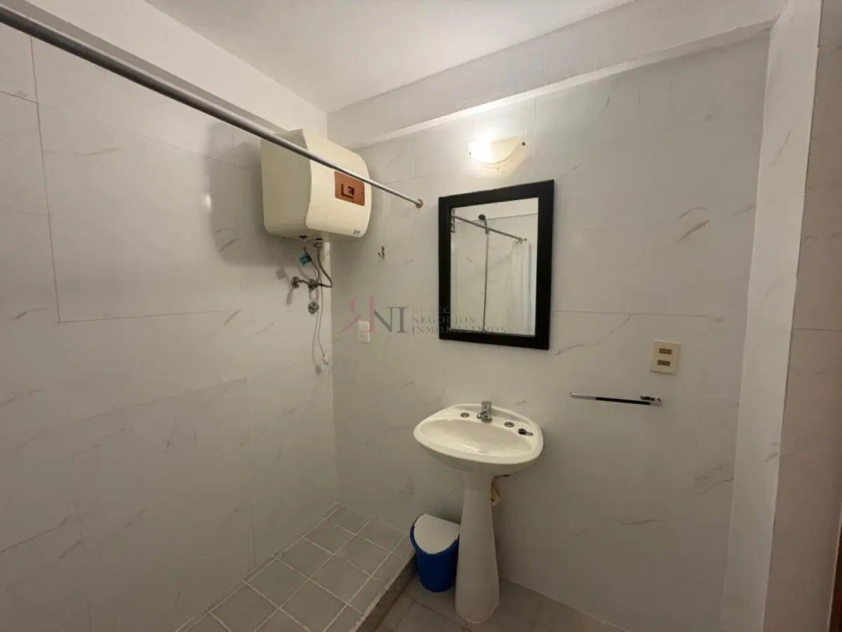 Piso alto con vista parcial a Playa Brava 3