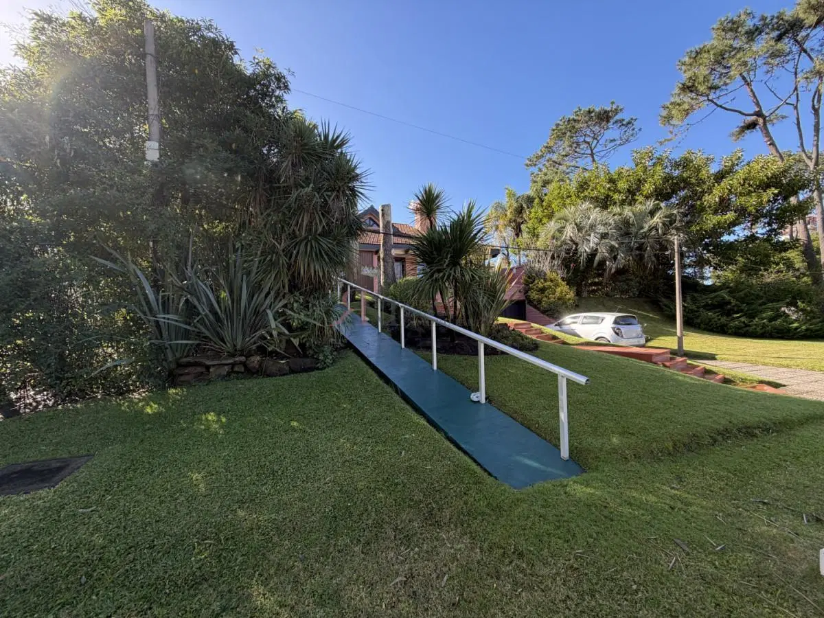 Divina, bien construída , 2
