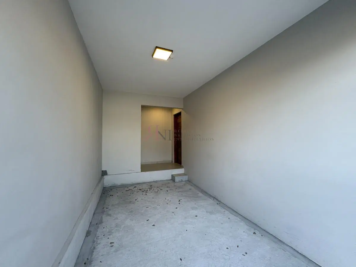 Muy linda casa a estrenar en centro de Maldonado , buen jardín 5
