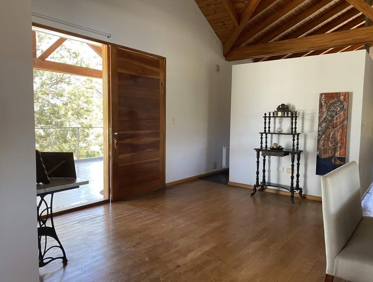 Casa 4 Dorm. con Pileta en Country Chacras de La Villa 5