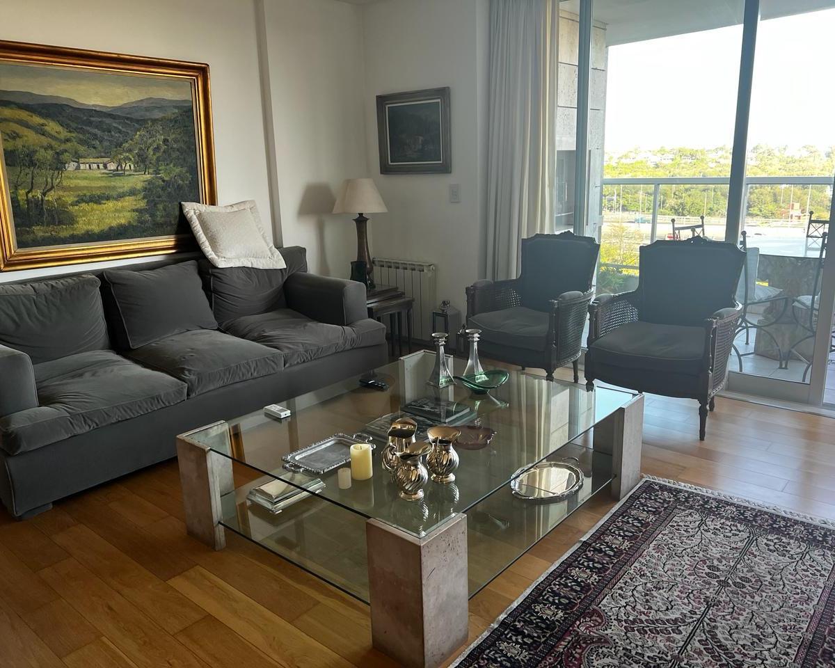Foto de Departamento en Venta de 2 dormitorios en suite de categoría en, imagen 4