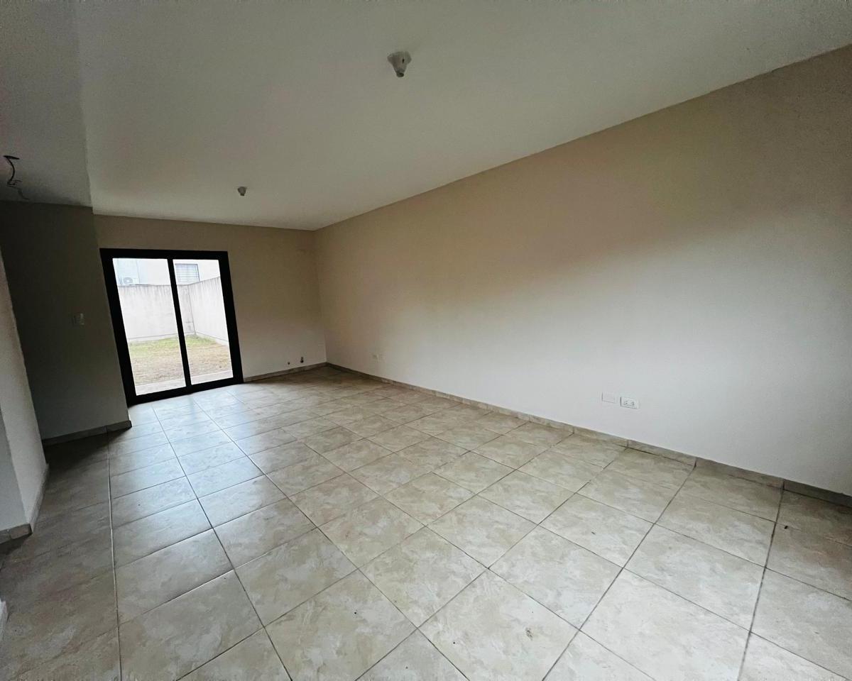 Duplex en Venta 2 Dorm con Jardin La Calera Los Prados Buena Ubicación. con Escritura 4