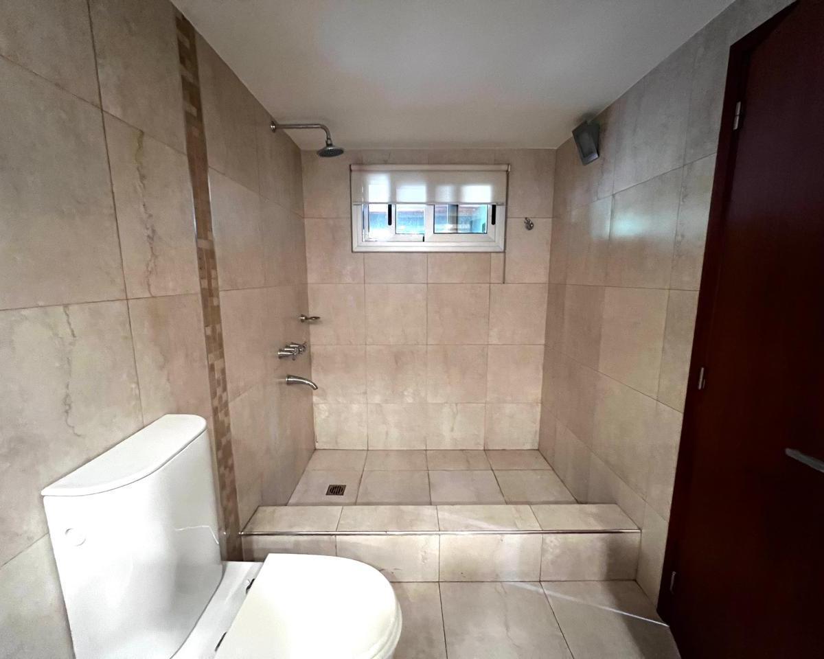 Casa a La Venta Altos del Chateau 5 Dorm. La Casa Combina Elegancia y Funcionalidad. Recibe Menor 3