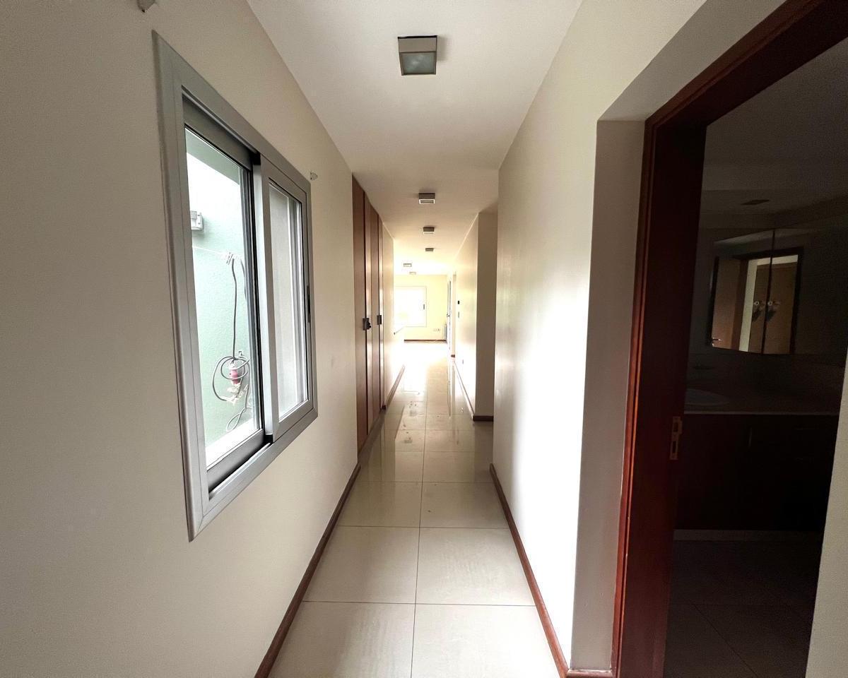 Casa a La Venta Altos del Chateau 5 Dorm. La Casa Combina Elegancia y Funcionalidad. Recibe Menor 4