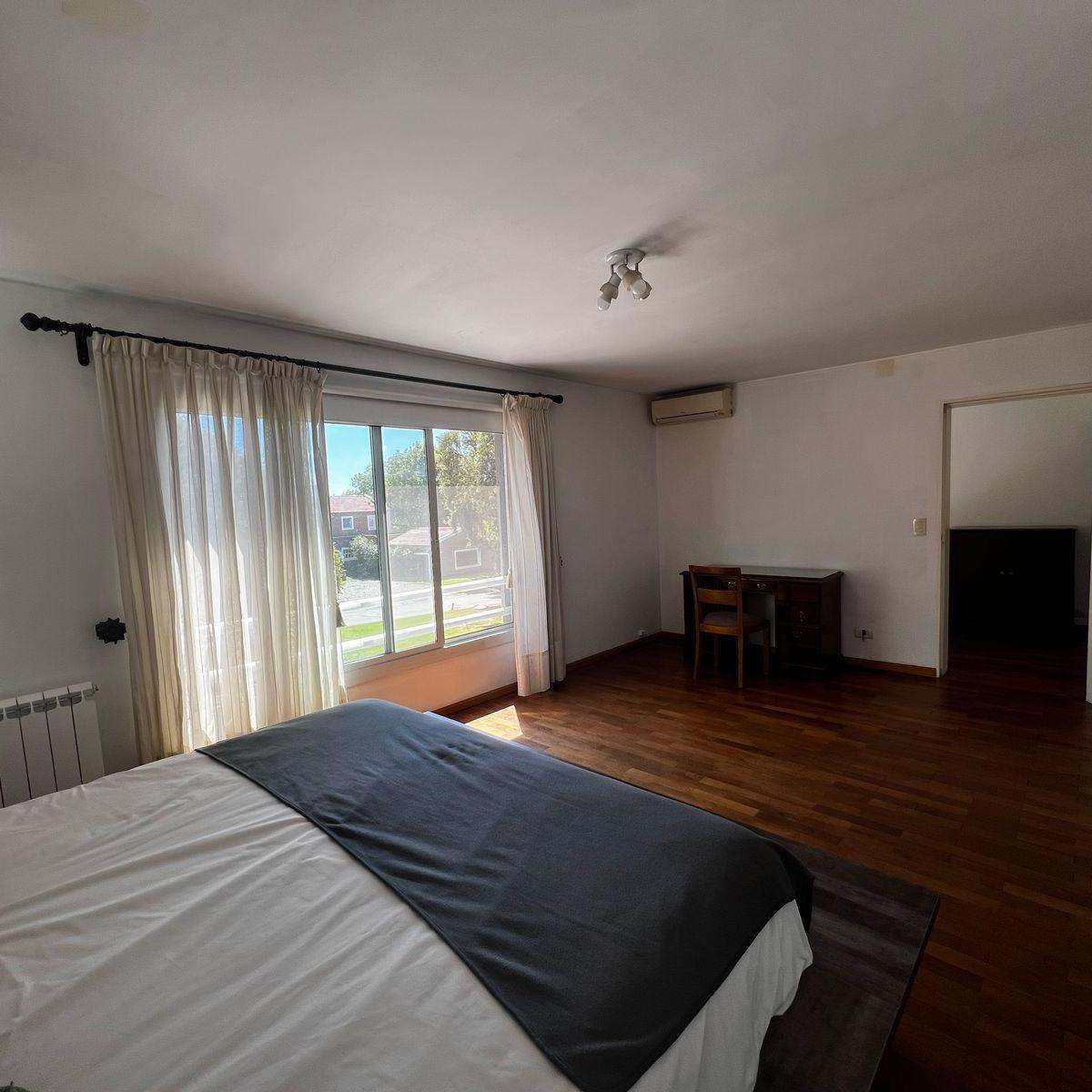 Casa en Venta 4 Dorm. en Country Lomas de La Carolina 3